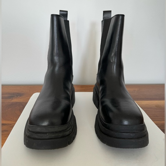 Women’s Mid Calf Chelsea Boots - Picture 4 of 9